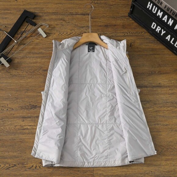 Arc'teryx - Grey and White Stand Collar Men's Vest M - Picture 3 of 5